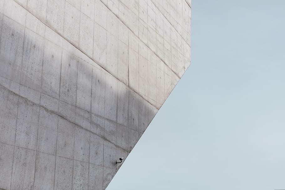 ohne Titel, die Architektur, Gebäude, Infrastruktur, Struktur, Einrichtung, Wohnung, Fenster, Eigentumswohnung, Hotel, Ecke, Wolken, Himmel, Beton, gebaute Struktur, Baugewerbe, Gebäudehülle, Flachwinkelansicht, keine Leute, Tag, klarer Himmel, Natur, Wandbau - Funktion, draußen, Muster, Reiseziele, grau, Stadt, Reise, Wand, 4K