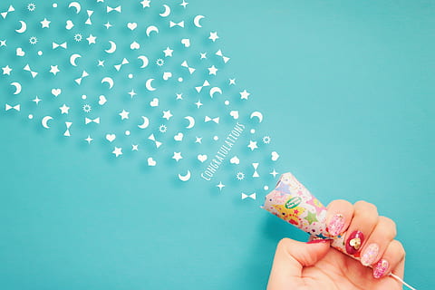 asmuo, ūkyje, balta, rožinis, mėlyna, Sveikiname šalies popperį, rausvos ir mėlynos spalvos, Sveikiname, šalies popperis, žmogaus ranka, Iš arti, žmonių, moterys, žmogaus kūno dalis, vienas asmuo, spalvotas fonas, tik viena moteris, ranka, šventė, kūno dalis, patalpose, studija, neatpažįstamas asmuo, didelė objektų grupė, realūs žmonės, pirštu, žmogaus pirštu, mėlynas fonas, Laisvalaikio veikla, asmeninė perspektyva, turkio spalvos, 1080P, CC0, Viešasis domenas, nemokamai
