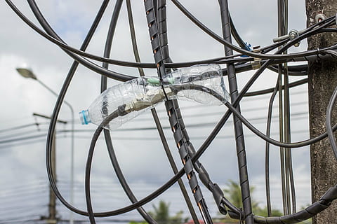 kabel, linjer, linje, nuværende, energi, strømkabel, elektricitet, mast, Strommast, teknologi, Strømforsyning, flaske, beskyttelse, øvre linjer, sikker, dag, ingen mennesker, metal, fokus på forgrunden, tæt på, natur, sne, udendørs, himmel, kold temperatur, cykel, vand, vinter, hjul, styrke, talte, forbindelse, hvid farve, sikkerhed, udendørs legepladsudstyr, 4K, CC0, offentligt domæne, royaltyfrie
