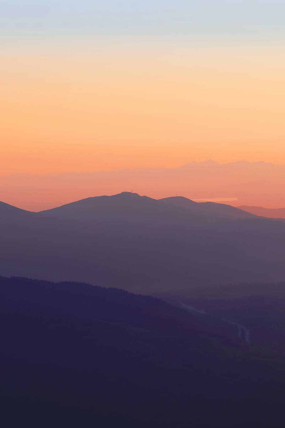 silueta, horské foto, přijata, západ slunce, silueta hory, hora, pohoří, krajina, nebe, svítání, spád, opar, vrstva, Příroda, růžový, nachový, oranžový, pastel, silnice, scenics - příroda, klidné scény, krása v přírodě, klid, životní prostředí, idylický, nikdo, oranžová barva, mimoměstské scény, venku, slunce, dramatická obloha, majestátní, 4K