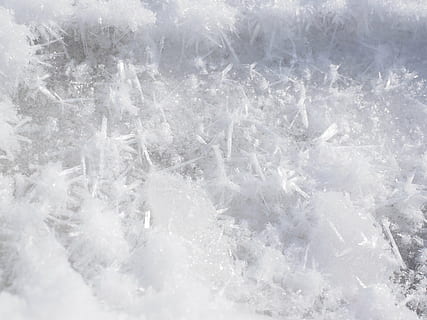 Nahansicht, Foto, Schnee, Kristalle, eiskristalle, kalt, Eis, Winter, gefroren, Frost, Raureif, am härtesten, Kristallbildung, funkeln, winterlich, Eismuster, eisig, Winterzauber, Schneezauber, kalte Temperatur, Natur, Weiß, Wetter, Jahreszeit, Hintergründe, Schneeflocke, Weihnachten, draußen, Vollbild, weiße Farbe, keine Leute, abstrakt, texturiert, abstrakte Hintergründe, Kristall, Muster, Eis Kristall, schneit, Reinheit, Struktureffekt, 4K, CC0, gemeinfrei, lizenzfrei