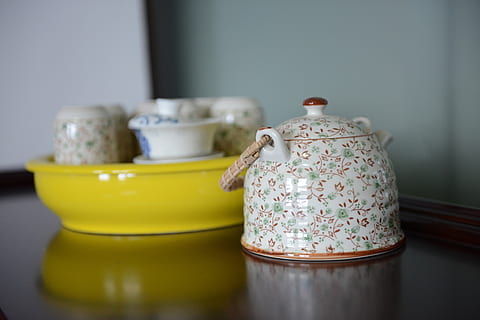 Tee Set, Teekanne, Teetasse, drinnen, Keramik, Muster, keine Leute, Tabelle, Porzellan, Wohnraum, Essen und Trinken, Nahansicht, Fokus auf den Vordergrund, Blumenmuster, Container, Antiquität, Zuhause, Getränk, Haushaltsausstattung, Tee - heißes Getränk, Tasse, Nachmittagstee, Geschirr, 1080P, CC0, gemeinfrei, lizenzfrei