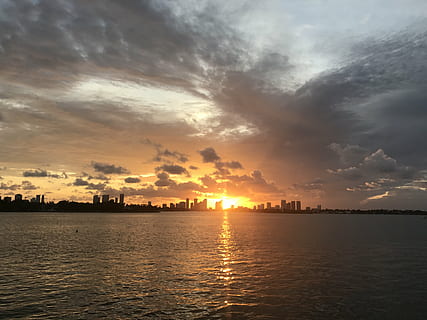 miami, brickell, įlankoje, saulėlydis, miesto centre, miestas, Floridoje, panorama, usa, miesto vaizdą, miesto, vanduo, dangus, dangoraižis, vandenynas, debesis - dangus, vaizdai - gamta, grožis gamtoje, ramybė, ramioje scenoje, krantinė, oranžinė spalva, jūros, pobūdį, saulė, nėra žmonių, atspindys, saulės šviesa, idiliškas, ne miesto scenoje, lauke, 4K, CC0, Viešasis domenas, nemokamai