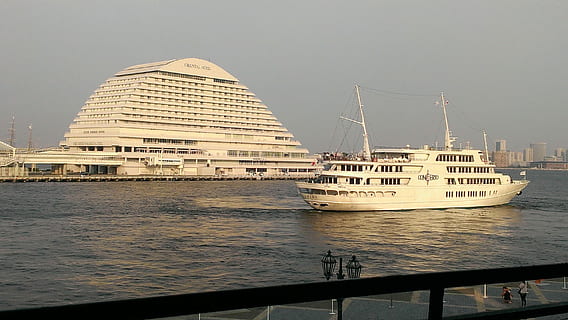 trafikk, skip, japan, nautisk fartøy, elv, vann, bygge eksteriør, bygget struktur, utendørs, transport, arkitektur, hav, by, reise, transportmiddel, havn, himmel, reisemål, passasjerfartøy, håndverket, brygge, natur, ingen folk, bybildet, seilbåt, fritidsbåt, cruise skip, luksus, 2K, CC0, offentlig domene, opphavsrett gratis