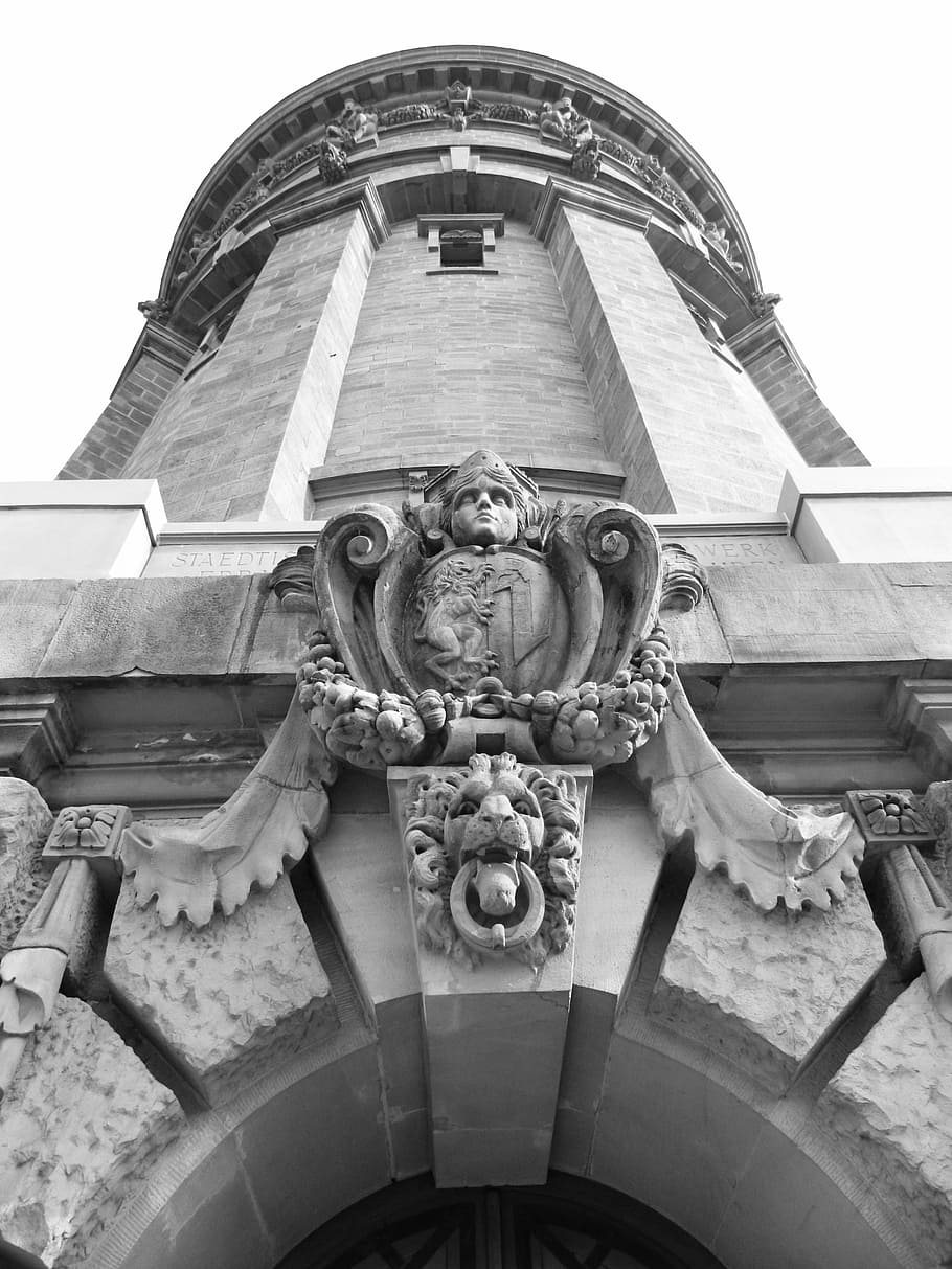 torre d'aigua, arquitectura, edifici, mannheim, blanc i negre, vista d’angle baix, estructura construïda, representació, art i artesania, exterior de l'edifici, cap gent, representació humana, escultura, artesania, creativitat, dia, història, el passat, semblança masculina, talla - producte artesanal, estàtua, naturalesa, a l'aire lliure, ornamentat, talla, 4K