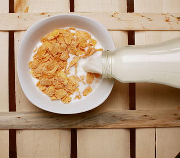 blanco, cerámico, cuenco, cereales, Leche, botella, desayuno, escama, desayunar, dieta, bajo en calorías, comida, material de madera, comida y bebida, mesa, adentro, bienestar, alimentación saludable, naturaleza muerta, directamente arriba, producto lácteo, frescura, el color blanco, utensilio de cocina, de cerca, nadie, cereales para el desayuno, vista de alto ángulo, 1080P, CC0, dominio público, libre de derechos