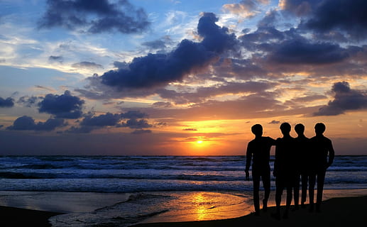 silueta, cuatro, persona, frente a, Oceano, puesta de sol, playa, Dom, arena, amigos, amistad, vacaciones, viaje, juntos, mar, cielo, horizonte, mar en calma, naturaleza, calma, relajarse, cielo naranja, pacífico, observar, zen, paisajes, realeza, agua, vista trasera, unión, nube - cielo, belleza en la naturaleza, horizonte sobre el agua, hombres, tierra, paisajes - naturaleza, estilos de vida, gente real, actividad de ocio, emoción positiva, al aire libre, mirando a la vista, 1080P, CC0, dominio público, libre de derechos