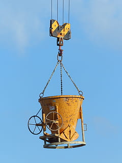 Lastheber, Bauarbeiten, Kran, zuletzt, Frachttransport, Seil, Betoneimer, Betonmischer, Kette, Nabe, Himmel, Gelb, klarer Himmel, Maschinen, Blau, Natur, keine Leute, Tag, Metall, Kran - Baumaschinen, kopieren sie platz, draußen, Flachwinkelansicht, Transportmittel, Industrie, Ausrüstung, hängend, Transport, industrielle Ausrüstung, 4K, CC0, gemeinfrei, lizenzfrei