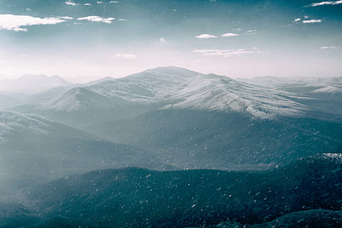 bucaneve, montagna, natura, montagne, cielo, nuvole, foschia, la neve, inverno, picco di montagna, paesaggio, Paesaggi, catena montuosa, all'aperto, bellezza nella natura, temperatura fredda, scenics - natura, ambiente, scena tranquilla, nessuno, la tranquillità, nuvola - cielo, scena non urbana, montagna innevata, idilliaco, 1080P, CC0, dominio pubblico, privo di copyright