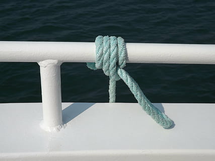 node, reb, knude, stuvning, hav, lave, vand, styrke, metal, bundet op, tæt på, ingen mennesker, forbindelse, dag, natur, nautiske fartøj, transportmidler, transportform, hvid farve, fokus på forgrunden, rækværk, udendørs, sikkerhed, 4K, CC0, offentligt domæne, royaltyfrie