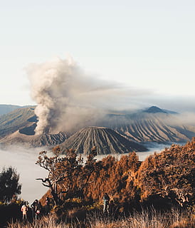 orang, kedudukan, jurang, latar belakang gunung berapi, meletus, gunung berapi, terkepung, awan, harta, Jawa, gunung, pohon, alam, asap - struktur fisik, pemandangan, di luar rumah, langit, kawah gunung berapi, keindahan di alam, tanah, geologi, scenics - alam, lingkungan Hidup, gunung berapi aktif, adegan non-urban, geografi fisik, tidak ada orang, memancarkan, hari, kekuatan di alam, polusi, polusi udara, puncak gunung, 2K, CC0, domain publik, bebas royalti