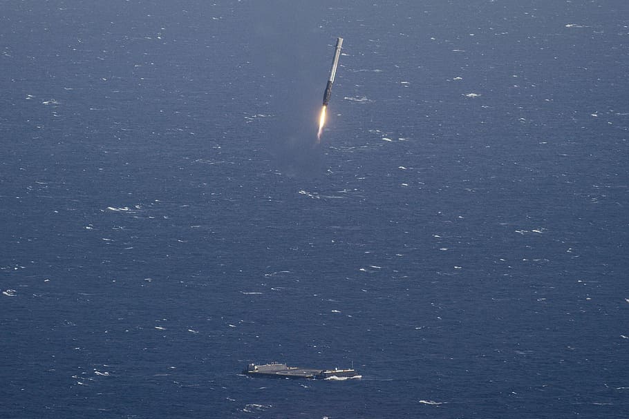 portaaviones, misil, lanzamiento, tiempo de día, gris, negro, cohete, cielo, aterrizaje, Oceano, pista de aterrizaje, nave espacial, espacio, aeronave, tecnología, innovación, viaje, azul, agua, ola, transporte, modo de transporte, mar, naturaleza, barco náutico, nadie, volador, belleza en la naturaleza, día, vehículo aéreo, al aire libre, movimiento, paisajes - naturaleza, velocidad, frente al mar, vista de alto ángulo, en movimiento, velero, 2K
