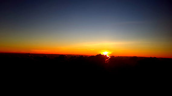 cel, núvols, sol, subconjunt, horitzó, posta de sol, silueta, escenics - natura, bellesa a la natura, medi ambient, color taronja, tranquil·litat, naturalesa, escena tranquil·la, paisatge, cap gent, idíl·lic, còpia espai, a l'aire lliure, cel dramàtic, fosc, horitzó sobre la terra, 4K, CC0, domini públic, lliure de regalies