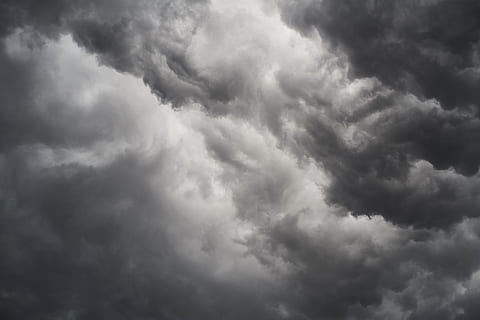 Graustufenfoto, wolkig, Himmel, dunkler Himmel, Foto, Luft, Wolke, Hintergrund, Wolken, hoch, Es liegt in der Luft, grau, schwarz, Natur, Landschaft, wunderschönen, Sturm, draussen, Weiß, abstrakt, Jahreszeit, Winter, Textur, Herbst, Regen, regnerisch, Hurrikan, dunkel, wolke - himmel, Wetter, Gewitter, bedeckt, Wolkengebilde, bedrohlich, Sturmwolke, Dramatischer Himmel, Meteorologie, Hintergründe, Klima, draußen, launischer Himmel, cumulonimbus, Blau, Schönheit in der Natur, szenen, Umgebung, Wind, Szenen - Natur, keine Leute, sintflutartiger Regen, wispy, Weichheit, Schneesturm, 5K, CC0, gemeinfrei, lizenzfrei