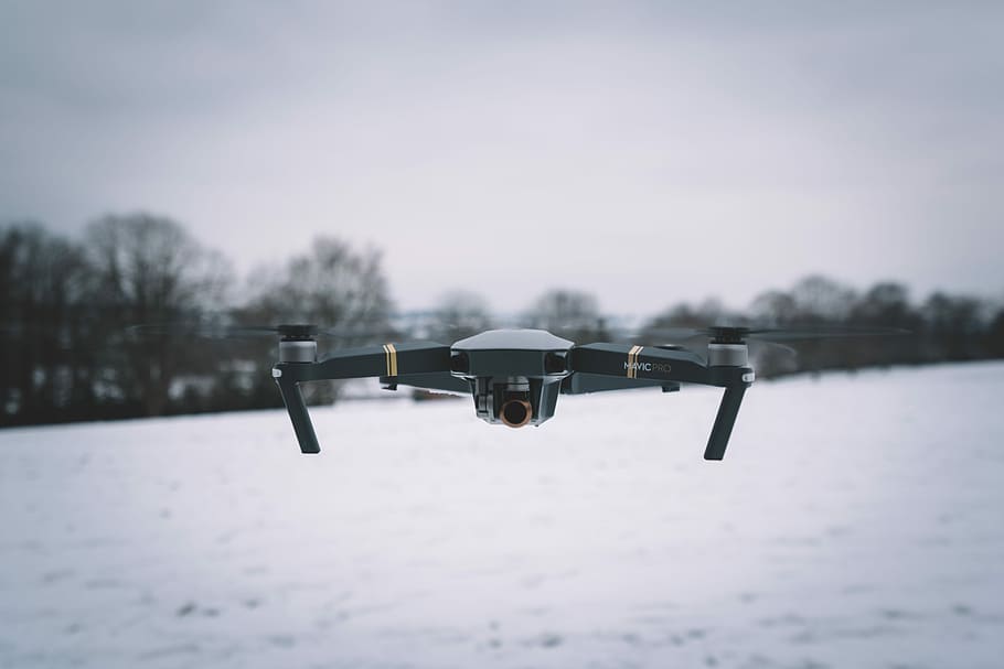 สีดำ, dji mavic, มือโปร, ตื้น, มุ่งเน้นการถ่ายภาพ, ขาว, เสียงหึ่งๆ, การบิน, เต็มไปด้วยหิมะ, พื้น, mavic pro, dji, กล้อง, ต้นไม้, หิมะ, ฤดูหนาว, อุณหภูมิเย็น, ท้องฟ้า, ธรรมชาติ, ไม่มีคน, วัน, โหมดการขนส่ง, การขนส่ง, สนาม, กลางแจ้ง, มุ่งเน้นไปที่เบื้องหน้า, น้ำ, ความปลอดภัย, ครอบคลุม, Scenics - ธรรมชาติ, กลางอากาศ, ฉากที่ไม่ใช่ในเมือง, 8K