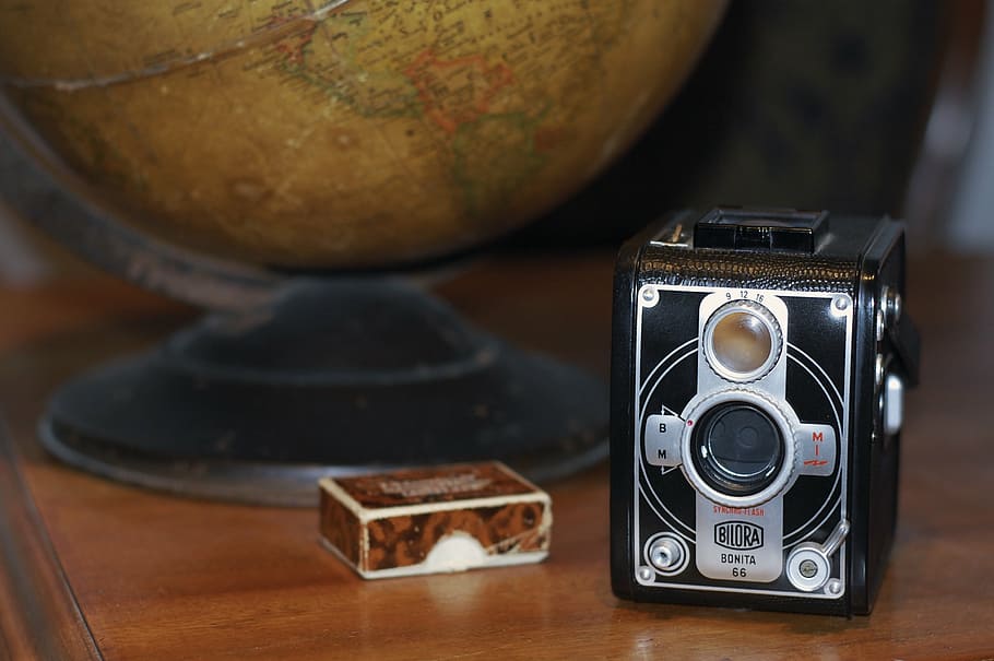 starý fotoaparát, starý, kolektor, Fotoaparát, starožitností, staré kamery, retro, fotografování, retro stylu, antický, stůl, technologie, fotografická témata, fotoaparát - fotografické vybavení, uvnitř, nostalgie, detail, nikdo, stálý život, dřevo - materiál, Dějiny, minulost, fotografické vybavení, analogový, jídlo a pití, digitální fotoaparát, slr fotoaparát, dřevo, 2K