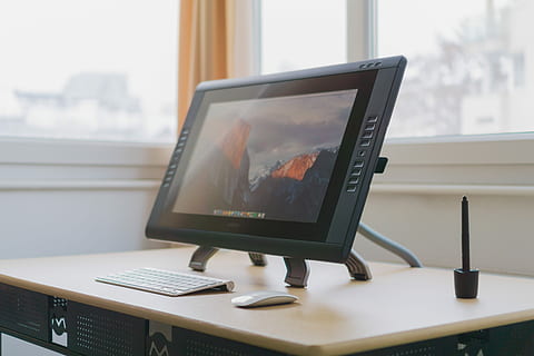slått, grå, flat, skjerm, følge, tre, skrivebord, skjerm datamaskin, elektronisk, arbeidsområde, arbeid, vise, designer, Wacom, desktop, teknologi, utstyr, mus, tastatur, trådløst, datamaskin, bord, kontor, kommunikasjon, trådløs teknologi, virksomhet, forbindelse, data utstyr, laptop, ingen folk, innendørs, møbler, dataskjerm, stasjonær PC, dag, data-tastatur, vindu, 5K, CC0, offentlig domene, opphavsrett gratis