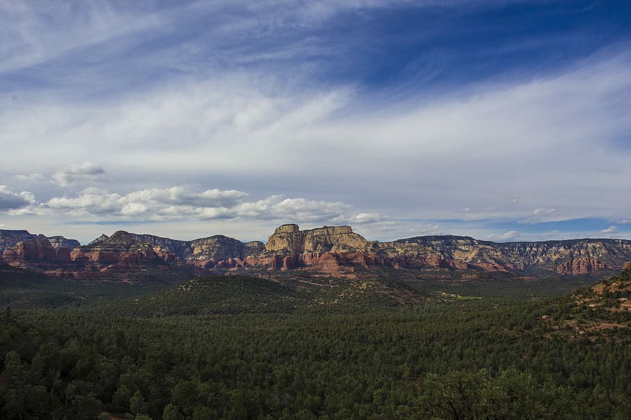 fotografi lanskap, pohon, gunung, foto tampilan lansekap, Padang rumput, Latar Belakang, pegunungan, hutan, awan, langit, bukit, batu, pemandangan, alam, Arizona, Sedona, hdr, jurang, biru dan hijau, scenics - alam, keindahan di alam, lingkungan Hidup, ketenangan, adegan non-urban, adegan yang tenang, awan - langit, formasi batuan, batu - benda, tidak ada orang, menanam, tujuan wisata, geologi, tanah, pembentukan, di luar rumah, iklim kering, iklim, terkikis, setengah kering, 5K