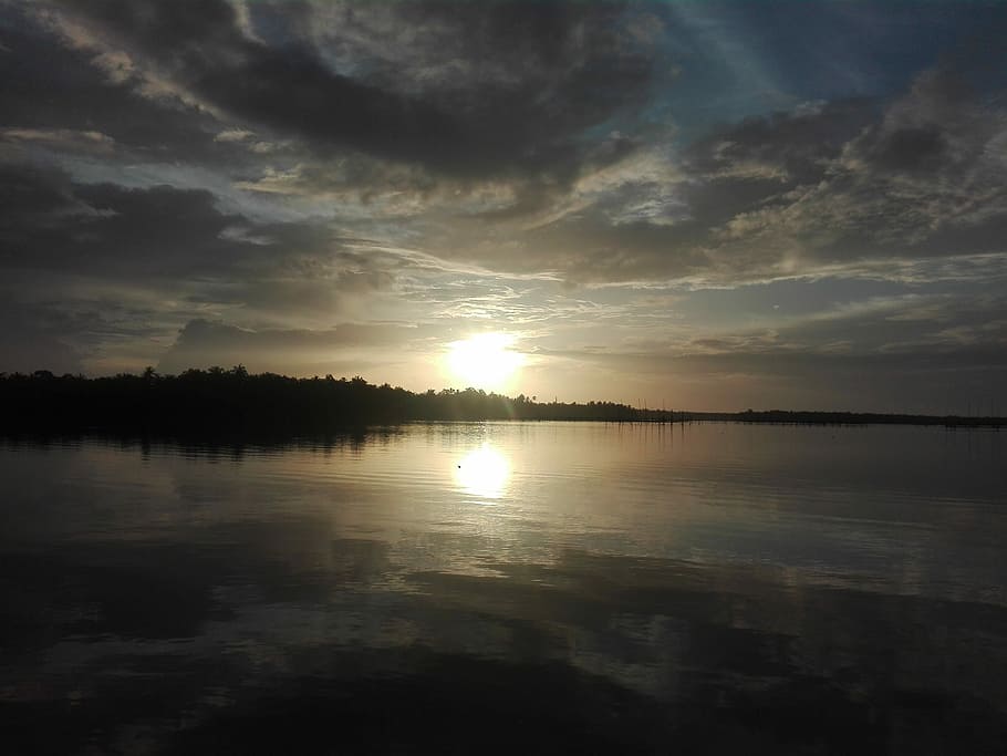 posta de sol, Kerala, riu, cel, aigua, reflexió, núvol - cel, tranquil·litat, escena tranquil·la, escenics - natura, bellesa a la natura, llac, naturalesa, cap gent, escena no urbana, idíl·lic, sol, silueta, davant del mar, a l'aire lliure, 4K