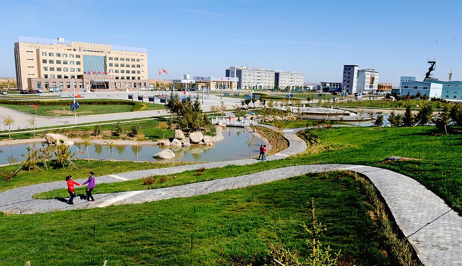 il mio, visione, bellissimo, architettura, esterno dell'edificio, struttura costruita, città, all'aperto, erba, pianta, natura, cielo, acqua, persone accessorie, gruppo di persone, persone reali, costruzione, giorno, uomini, persone, vista dall'alto, adulto, sentiero, 4K