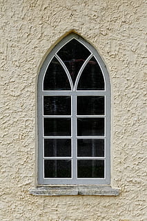 finestra, Gotico, nuovo, facciata, architettura, parete, serramenti, gesso, costruzione, struttura costruita, esterno dell'edificio, arco, caratteristica della parete, nessuno, giorno, all'aperto, chiuso, Colore bianco, quartiere residenziale, vetro - materiale, avvicinamento, natura, muro di pietra, protezione, Casa, telaio della finestra, ornato, 5K, CC0, dominio pubblico, privo di copyright
