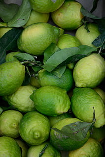 buchet, verde, guave, grămadă, lămâie verde, frunze, fruct, galben, mâncat sănătos, mancare si bautura, alimente, Culoarea verde, cadru complet, bunăstare, prospeţime, grup mare de obiecte, fundaluri, piaţă, abundenţă, nici o persoana, zi, natură moartă, de vânzare, a închide, cu amănuntul, stand de piață, vedere în unghi mare, în aer liber, consumismului, 5K, CC0, domeniu public, fără drepturi de autor