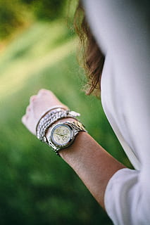watch, girl, arm, Silver, caucasian, female, woman, hand, fashion, jewellery, jewelery, gil, style, outdoors, people, women, human Hand, holding, adult, one Person, nature, lifestyles, females, close-up, caucasian Ethnicity, young Adult, human body part, one woman only, only women, one young woman only, real people, focus on foreground, day, time, leisure activity, selective focus, side view, wristwatch, 5K