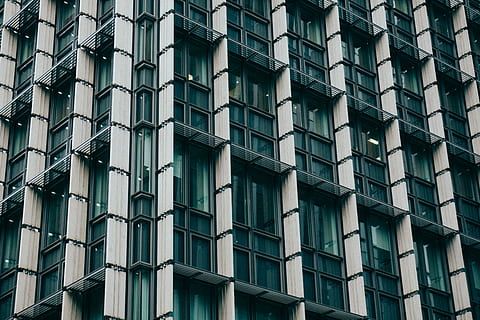 hvid, grøn, bygning, høj, stigning bygning, dagtimerne, arkitektur, mønster, vindue, klippeafsats, by-, by, facade, moderne, struktur, London, bygning udvendig, bygget struktur, fuld ramme, baggrunde, lav vinkel visning, ingen mennesker, kontorbygning udvendig, gentagelse, dag, glas - materiale, i en række, kontor, design, udendørs, skyskraber, lejlighed, 5K, CC0, offentligt domæne, royaltyfrie