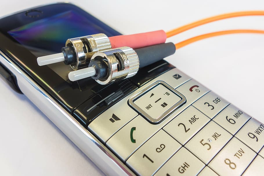 telèfon de barres de plata, cable de fibra òptica, tecnologia digital, digital, fs, telèfon mòbil, mòbil, fibra de vidre, això, tecnologia, connexió, centre de control, processament de dades, connexions, electrònica, dades, interruptor, xarxa, tecnologia de xarxa, telèfon, dect, emergència, escoltar escolta, nsa, monitorització, escoltar, primer pla, comunicació, cap gent, a l'interior, equipament, subministraments mèdics, ordinador, nombre, equip mèdic, ciència, tir de l'estudi, indústria, natura morta, equips informàtics, tecnologia sense fils, xarxa d’ordinadors, taula, portàtil, 4K