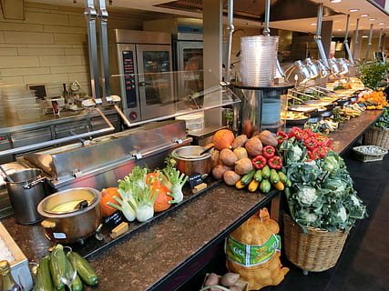 sortiert, Gemüse, braun, Tabelle, große Küche, Kantine, Küche, Obst, Hintergrund, Ernährung, gesund, Essen, Lebensmittel, Industrieküche, Zähler, Buffet, Essen und Trinken, gesundes Essen, Frische, Wahl, Wohlbefinden, Geschäft, Variation, Wohnraum, Container, keine Leute, drinnen, große gruppe von gegenständen, Tag, Verkauf, Stillleben, Restaurant, Vorbereitung, 4K, CC0, gemeinfrei, lizenzfrei