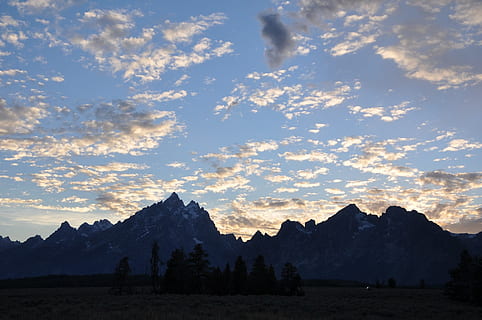 tramonto, nuvole, montagne, sera, cielo, natura, paesaggio, Cloudscape, Wyoming, tetons, montagna, catena montuosa, silhouette, Paesaggi, bellezza nella natura, nuvola - cielo, scenics - natura, scena tranquilla, la tranquillità, ambiente, idilliaco, nessuno, scena non urbana, all'aperto, pianta, albero, viaggio, picco di montagna, 1080P, CC0, dominio pubblico, privo di copyright