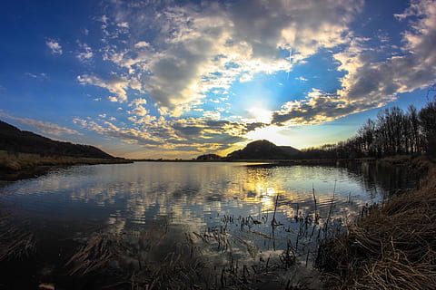 blå, natur, lys, Sky, farge, speil, utendørs, solfylt, dagslys, soloppgang, silhouette, panorama, dag, vann, rolig, bakgrunn, skumring, klar, skyet, flate, innsjø, sollys, solnedgang, sol, himmel, landskap, refleksjon, skyer, ro, naturskjønnhet - natur, sky - himmel, skjønnhet i naturen, rolig scene, ingen folk, ikke-urbane scene, tre, idylliske, anlegg, fjell, 5K, CC0, offentlig domene, opphavsrett gratis