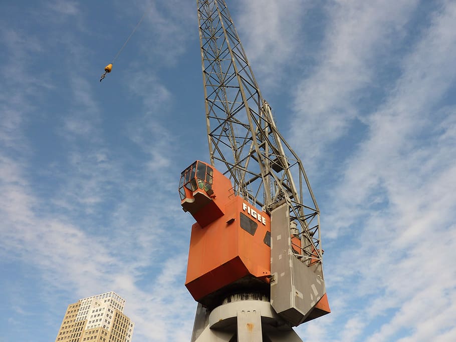 aixeta, construcció, construir, grua, sector de la construcció, aire, aixetes, alt, grua - maquinària de construcció, industria de la construcció, cel, equipament, lloc de construcció, blau, indústria, maquinària, recollint, maquinària de construcció, núvol - cel, vista d’angle baix, dia, casc, estructura construïda, arquitectura, naturalesa, a l'aire lliure, cap gent, metall, torre, volant, alta - alta, protecció, exterior de l'edifici, 2K