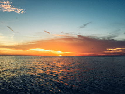 llum, mar, alba, naturalesa, retroil·luminat, platja, núvols, vespre, tarda, horitzó, oceà, a l'aire lliure, reflexió, paisatge marí, vora del mar, cel, estiu, sol, posta de sol, viatjar, aigua, imatges de drets d’autor, horitzó sobre l’aigua, tranquil·litat, bellesa a la natura, núvol - cel, escenics - natura, escena tranquil·la, cel dramàtic, cap gent, idíl·lic, ondulat, horitzó urbà, 2K, CC0, domini públic, lliure de regalies