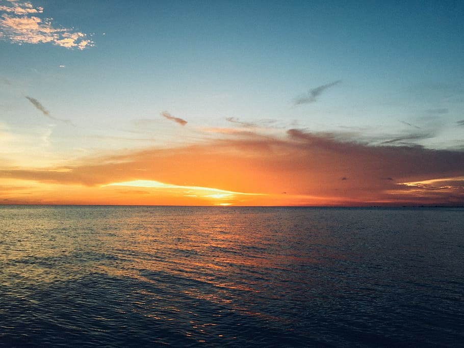 llum, mar, alba, naturalesa, retroil·luminat, platja, núvols, vespre, tarda, horitzó, oceà, a l'aire lliure, reflexió, paisatge marí, vora del mar, cel, estiu, sol, posta de sol, viatjar, aigua, imatges de drets d’autor, horitzó sobre l’aigua, tranquil·litat, bellesa a la natura, núvol - cel, escenics - natura, escena tranquil·la, cel dramàtic, cap gent, idíl·lic, ondulat, horitzó urbà, 2K