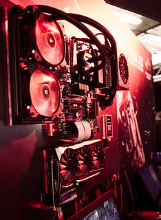 Computer-Motherboard, Grafikkarte, schwarzes Computer Motherboard, Porträt, Technologie, rot, Computer, Hardware-, Ausrüstung, Sehvermögen, Sehtestgeräte, menschliches Auge, Gesundheitswesen und Medizin, drinnen, Fotografie-Themen, Kamera - Fotoausrüstung, Nahansicht, keine Leute, Objektiv - optisches Instrument, Retro-Stil, Metall, Stillleben, Kunst, Kultur und Unterhaltung, Maschinen, selektiver Fokus, Antiquität, beleuchtet, Autopostproduktionsfilter, 4K, CC0, gemeinfrei, lizenzfrei