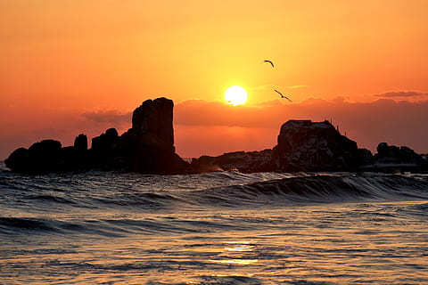 posta de sol, oceà, serenitat, mar, aigua, cel, rock, bellesa a la natura, escenics - natura, rock - object, sòlid, platja, terra, onada, naturalesa, moviment, idíl·lic, escena tranquil·la, color taronja, horitzó sobre l’aigua, horitzó, cap gent, sol, a l'aire lliure, pila de roca, 1080P, CC0, domini públic, lliure de regalies