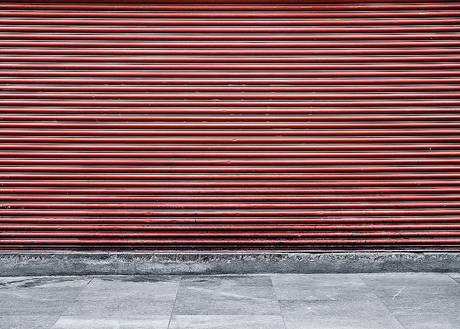 tapparella marrone, foto, chiuso, rosso, persiana, tapparella, Marrone, calcestruzzo, pavimento, marciapiede, otturatore, caratteristica della parete, architettura, vecchio, nessuno, mattone, a strisce, modello, ferro ondulato, strutturato, struttura costruita, metallo, esterno dell'edificio, giorno, sentiero, sicurezza, parete, all'aperto, ferro, box auto, color argento, pavimento piastrellato, 4K