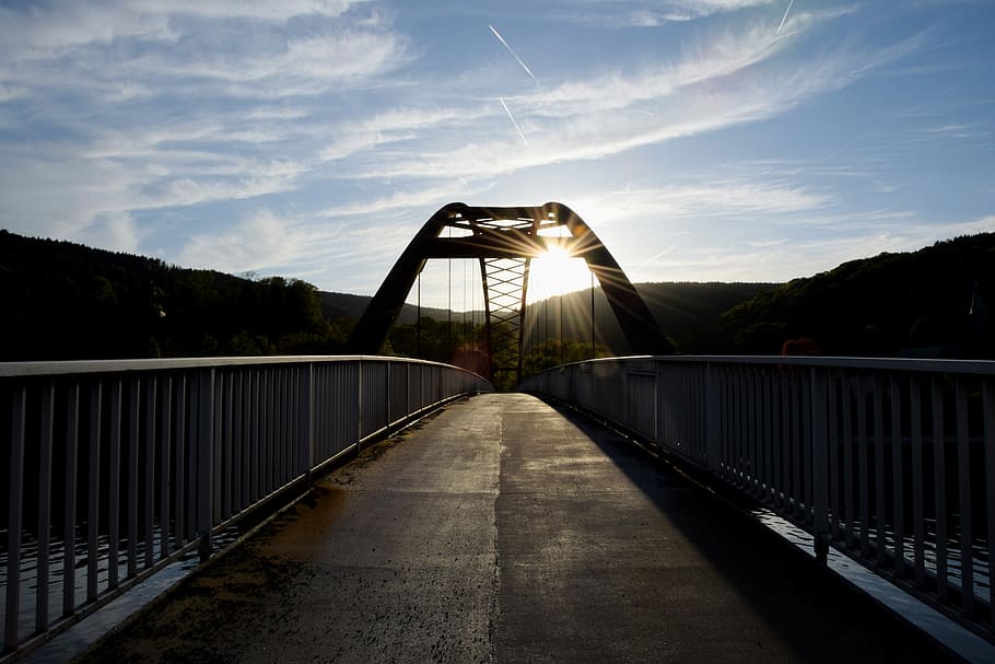 pont gris, pont, posta de sol, arc, vespre, construcció de ponts, abendstimmung, núvols, horitzó, cel de la nit, arbres, paisatge, bosc, naturalesa, barana de pont, barana, molls de pont, Pont en suspensió, sol, llocs d'interès, edifici, spessart principal, francs suïssos, mainfranken, àrea principal, cel blau, principal, núvols de primavera al cel, cel, Alemanya, vista, baviera, franconia inferior, arquitectura, connexió, estructura construïda, el camí a seguir, llum solar, transport, pont - estructura feta per l'home, núvol - cel, aigua, direcció, flare de la lent, cap gent, passarel·la, a l'aire lliure, 5K