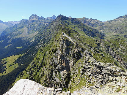 muntanya, alpí, Tirol del sud, cim, muntanyes, senderisme, Itàlia, paisatge de muntanya, bergwelt südtirol, paisatge, escenics - natura, bellesa a la natura, escena tranquil·la, tranquil·litat, escena no urbana, Serra, cel, medi ambient, cap gent, planta, dia, naturalesa, cel clar, color verd, idíl·lic, remot, a l'aire lliure, creixement, cim de muntanya, 4K, CC0, domini públic, lliure de regalies
