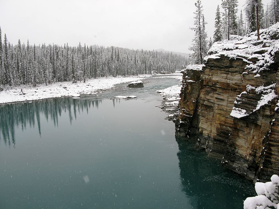 paisatge del riu athabasca, bluff, jaspe, nacional, parc, riu athabasca, paisatge, Parc nacional del jaspi, alberta, Canadà, athabasca, paisatges, domini públic, riu, neu, aigua, hivern, naturalesa, bosc, arbre, escenics, a l'aire lliure, cap gent, fred - temperatura, temperatura de fred, reflexió, congelat, escenics - natura, planta, llac, dia, tranquil·litat, escena tranquil·la, bellesa a la natura, escena no urbana, terra, pi, arbre de coníferes, 4K