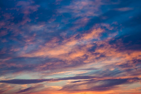 fotografering, blå, himmel, hvid, skyer, Sky, cloudscape, dramatisk himmel, skumring, daggry, tjavsede, farverig, berolige, fredfyldte, lys, majestætisk, candyfloss, natur, sky - himmel, scenics - natur, skønhed i naturen, solnedgang, baggrunde, ingen mennesker, miljø, atmosfære, ro, humørlig himmel, lav vinkel visning, ærefrygt, vind, udendørs, meteorologi, mørk, klima, abstrakte baggrunde, 4K, CC0, offentligt domæne, royaltyfrie