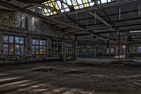 fotografie, grijs, wit, gebouw, interieur, het verlof, architectuur, oud, venster, binnen, licht, duisternis, schaduw, humeur, hal, pforphoto, verloren plaatsen, vergeten, vervallen, oude fabriek, fabrieksgebouw, atmosfeer, verval, fabriek, verlopen, industriële hal, ren naar beneden, verwoesting, Uitmaken, vuil, ziekelijk, oud gebouw, verlaten plekken, steen, verlaten gebouw, ruïneren, verweerde, vergankelijk, oud raam, vergankelijkheid, Verleden, metselwerk, somber, vreemd, donker, hdr, hdr afbeelding, hdr fotografie, vergeten plaatsen, verlaten, ingebouwde structuur, afwijzen, geen mensen, beschadigde, binnenshuis, oververmoeid, verslechtering, verouderd, graffiti, slechte conditie, industrie, dag, huiskamer, plafond, rommelig, geruïneerd, architectonische kolom, 4K, CC0, publiek domein, royaltyvrij