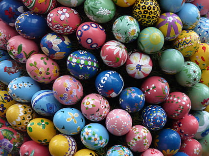 geassorteerde kleuren faberge eieren, Pasen, Paas eieren, kleurrijk, verf, paasei, easter egg schilderij, schilderij, ei, kunst, kleur, multi gekleurd, grote groep objecten, achtergronden, volledig kader, overvloed, vakantie, patroon, geen mensen, vorm, viering, variatie, ontwerp, gebied, keuze, binnenshuis, bal, 2K, CC0, publiek domein, royaltyvrij