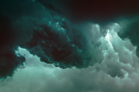 fotografia de núvols, blanc, núvols, verd, llums, núvol, cel, tempesta, fosc, temps, primer pla, enfadat, intens, negre, núvol - cel, cloudscape, cap gent, núvol de tempesta, bellesa a la natura, cel dramàtic, naturalesa, fons, cel malhumorat, escenics - natura, medi ambient, vent, a l'aire lliure, ominós, pluja torrencial, poder a la natura, clima, meteorologia, 4K, CC0, domini públic, lliure de regalies