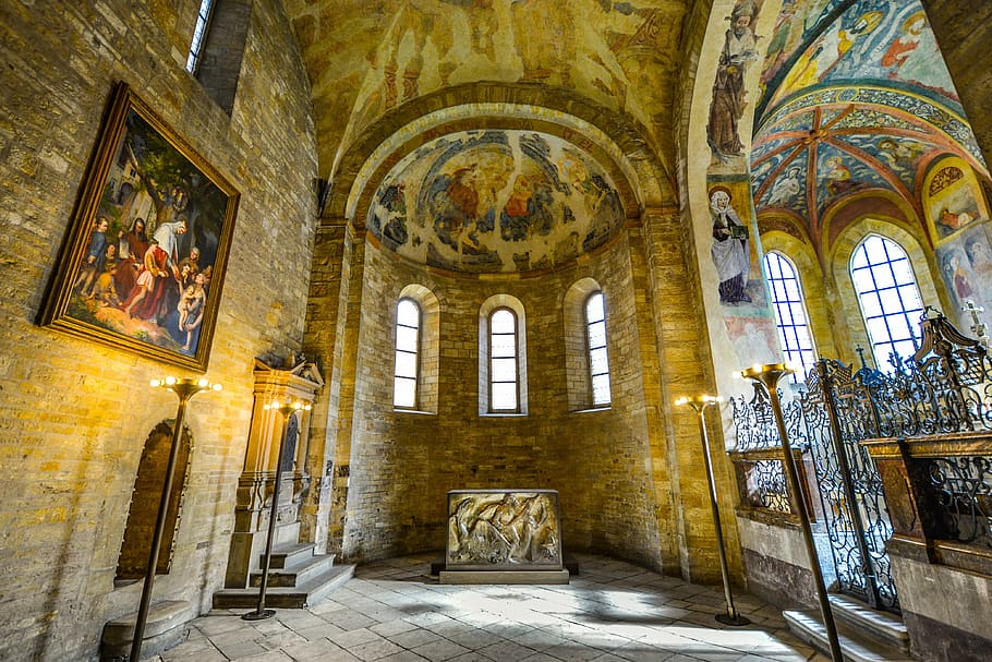 interior de la catedral, praga, castell, finestres, altar, religió, txec, antic, art, fresc, mosaics, Església, medieval, arc, Europeu, viatjar, pedra, catedral, arquitectura, creença, estructura construïda, edifici, a l'interior, lloc de culte, finestra, espiritualitat, història, el passat, cap gent, dia, destinacions de viatge, sostre, art i artesania, mural, ornamentat, columna arquitectònica, estil gòtic, 4K