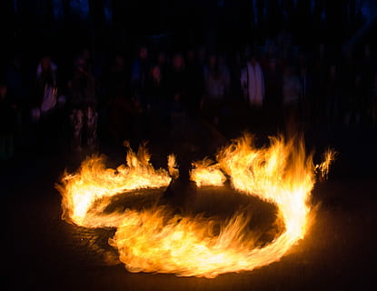 Feuer Feuer, Show, Flamme, Feuer, Feuershow, Hitze - Temperatur, Verbrennung, Inferno, Achtung, glühend, Nacht-, Feuer - natürliches Phänomen, Bewegung, Gelb, orange Farbe, Zeichen, Natur, Kommunikation, Warnschild, keine Leute, draußen, Bewegungsunschärfe, dunkel, Langzeitbelichtung, 2K, CC0, gemeinfrei, lizenzfrei