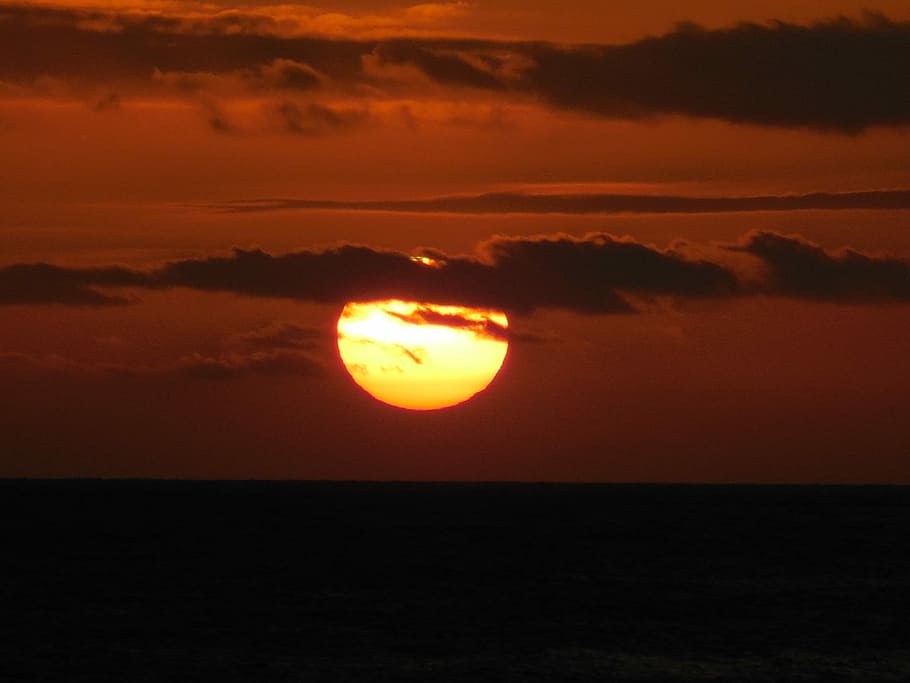 Sonnenuntergang, Meer, Wolken, Himmel, Filter, Hawaii, Sonne, glühen, himmelorange, Sonnenlicht, Schatten, Licht, goldener Schein, Gelb, Orange, Jahreszeiten, szenen, wolke - himmel, orange Farbe, Schönheit in der Natur, Szenen - Natur, ruhige Szene, Ruhe, Horizont, Horizont über Wasser, idyllisch, Natur, Wasser, Geometrische Figur, Kreis, keine Leute, draußen, Nicht-städtische Szene, Astronomie, Finsternis, romantischer Himmel, 4K