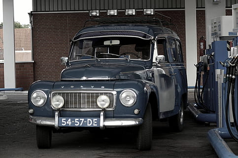 oldtimer, volvo, klassisk, auto, fritid, køretøjer, automotive, historisk, vintage bil bil, gammel, PKW, gamle biler, passagerbiler, spotlight, bevægelse, sverige, gamle køretøj, gammeldags, vintage bil, retro, hobby, transportform, land køretøj, transportmidler, bil, arkitektur, bygning udvendig, bygget struktur, motor køretøj, by, retro stylet, dag, gade, stationær, tilfældige mennesker, forlygte, udendørs, bygning, garage, 4K, CC0, offentligt domæne, royaltyfrie