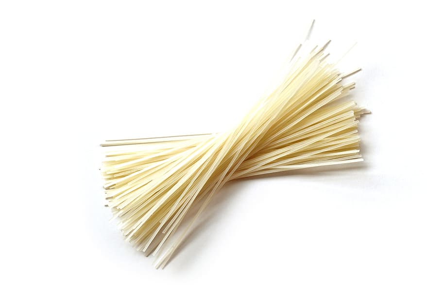 įklijuokite, virtuvė, maisto, spageti, gaminti, makaronai, ingridientai, valgyti, receptas, patiekalai, krakmolingas, galia, Iškirpti, baltas fonas, studija, žalias maistas, Itališkas maistas, kopijavimo vietos, patalpose, nėra žmonių, balta spalva, Maistas ir gėrimai, šviežumas, didelė objektų grupė, verslą, kamino, krūva, švarus, Grynumas, 5K